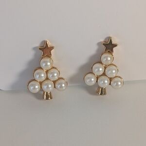 AVON Vintage Pearl Gold Tone Christmas Tree Clip-on Earrings Holiday Festive